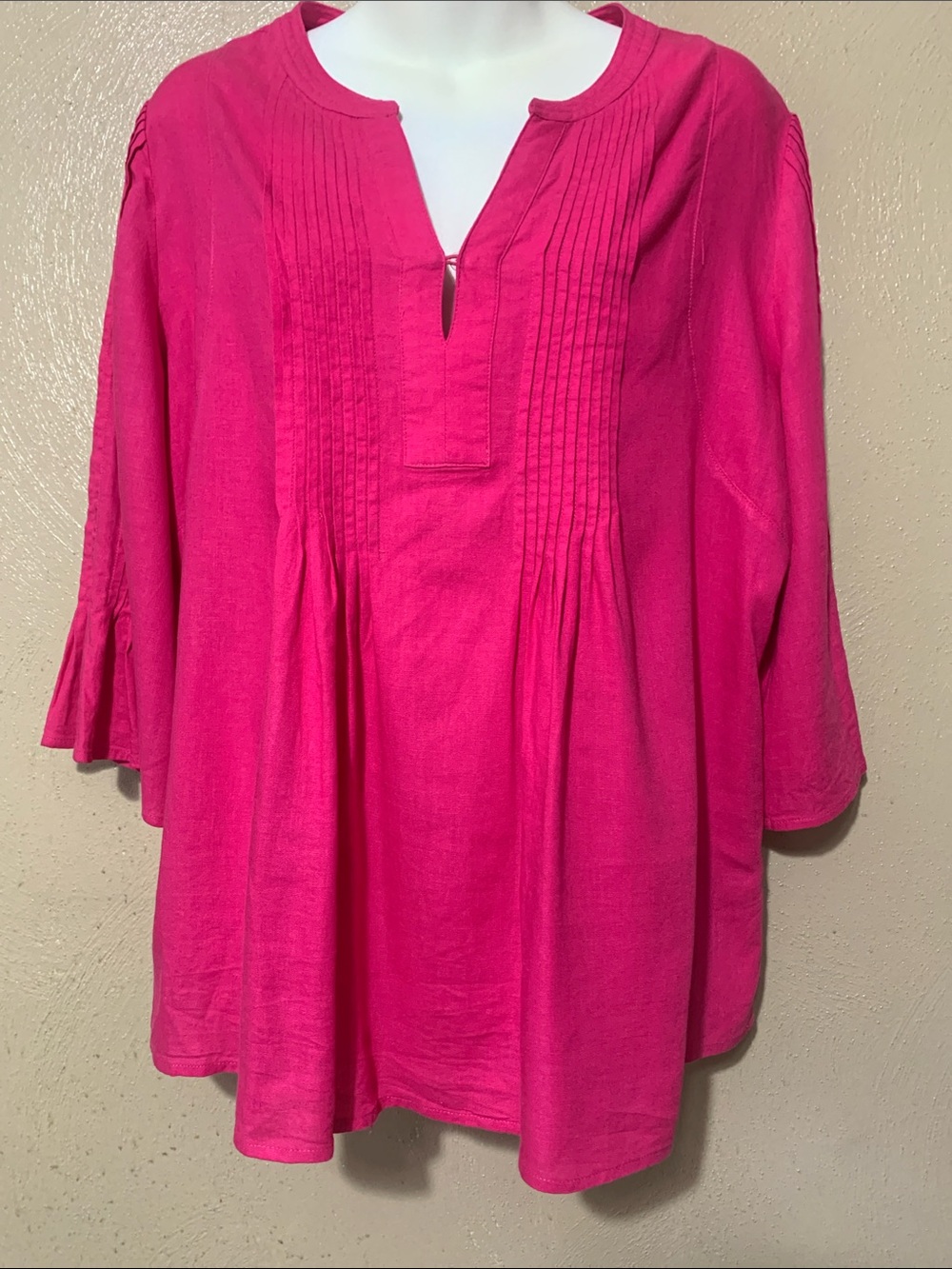 Al A Carte size M Linen Pintuck Split-Neck Tunic in Bright Pink